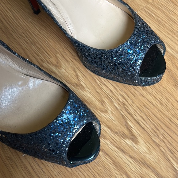 LOUIS VUITTON, BLACK SEQUINS OPEN TOE HEELS 40 1/2 with original red bag - Picture 11 of 13